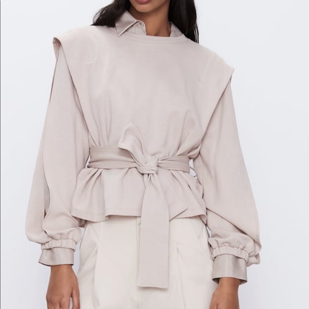 (Looking to buy) the exact button-down in the pic